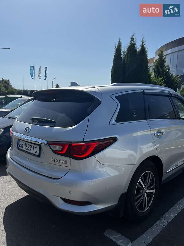 Внедорожник / Кроссовер Infiniti QX60 2016 в Ровно