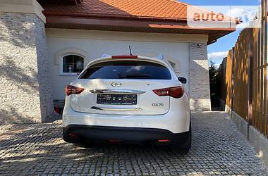 Позашляховик / Кросовер Infiniti QX70 2012 в 