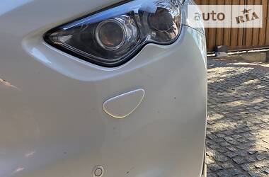 Позашляховик / Кросовер Infiniti QX70 2012 в 