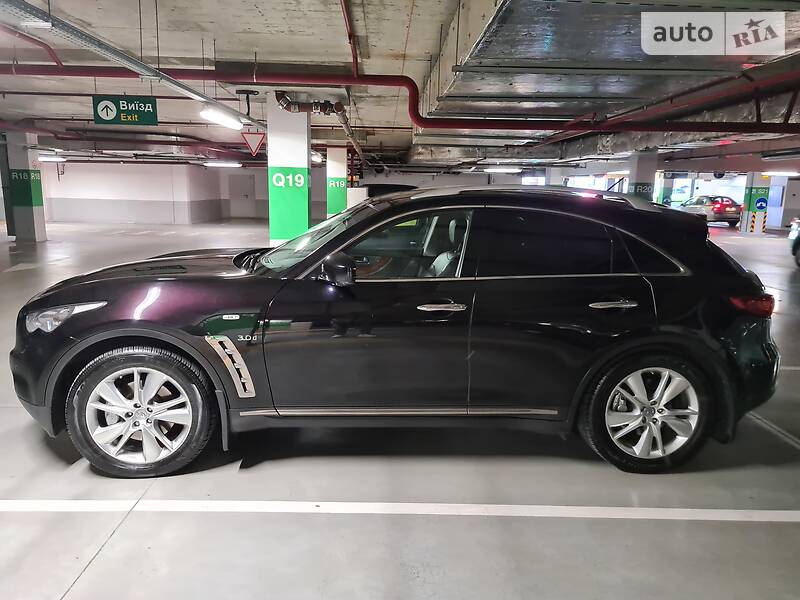 Позашляховик / Кросовер Infiniti QX70 2014 в Львові
