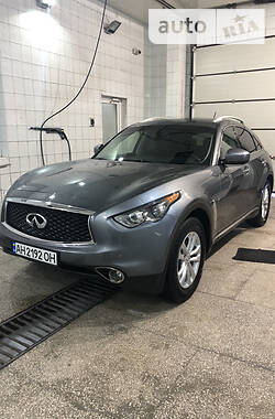 Внедорожник / Кроссовер Infiniti QX70 2016 в Звягеле