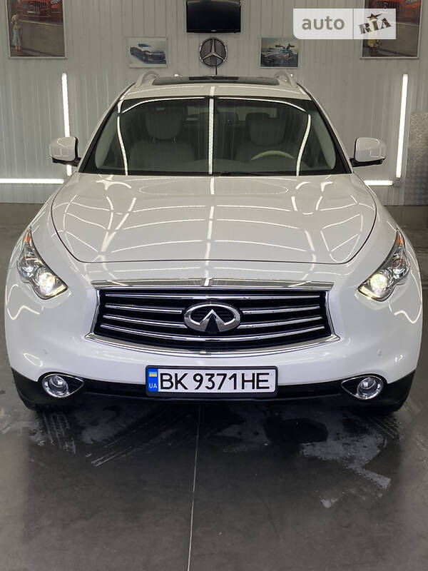 Внедорожник / Кроссовер Infiniti QX70 2015 в Ровно