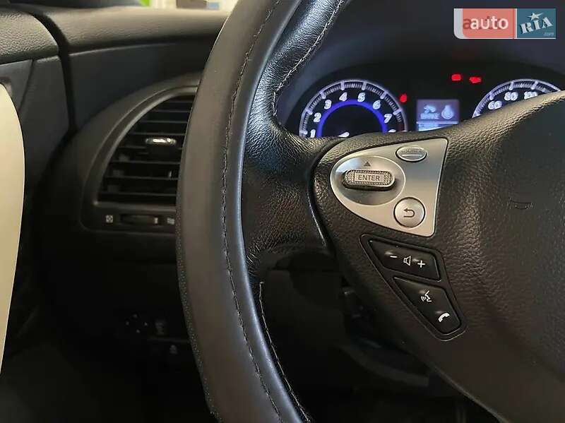 Внедорожник / Кроссовер Infiniti QX70 2016 в Одессе