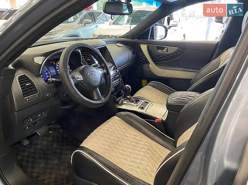 Внедорожник / Кроссовер Infiniti QX70 2016 в Одессе