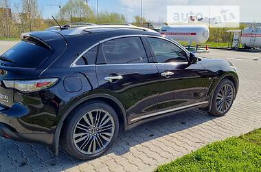 Внедорожник / Кроссовер Infiniti QX70 2016 в 