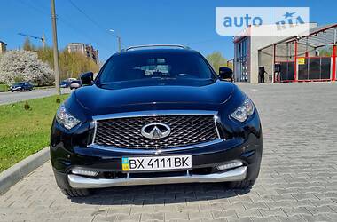 Внедорожник / Кроссовер Infiniti QX70 2016 в 