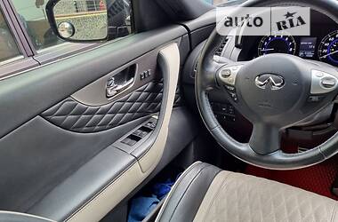 Внедорожник / Кроссовер Infiniti QX70 2016 в 