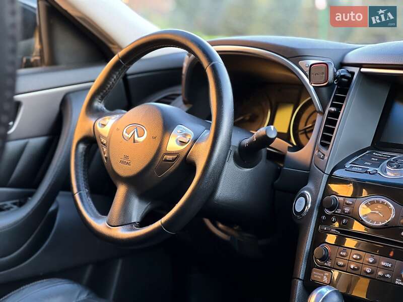 Внедорожник / Кроссовер Infiniti QX70 2016 в Киеве