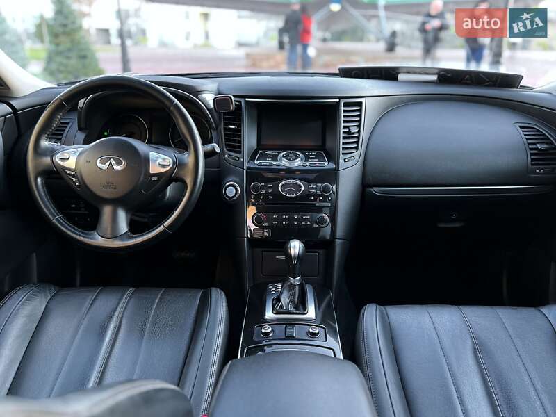 Внедорожник / Кроссовер Infiniti QX70 2016 в Киеве