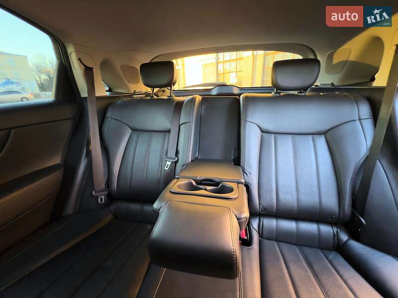 Внедорожник / Кроссовер Infiniti QX70 2016 в Киеве