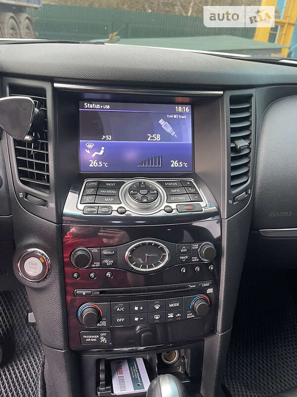 Внедорожник / Кроссовер Infiniti QX70 2014 в Тернополе