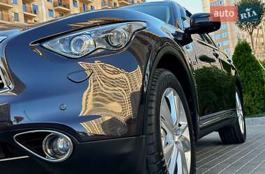 Внедорожник / Кроссовер Infiniti QX70 2014 в Одессе