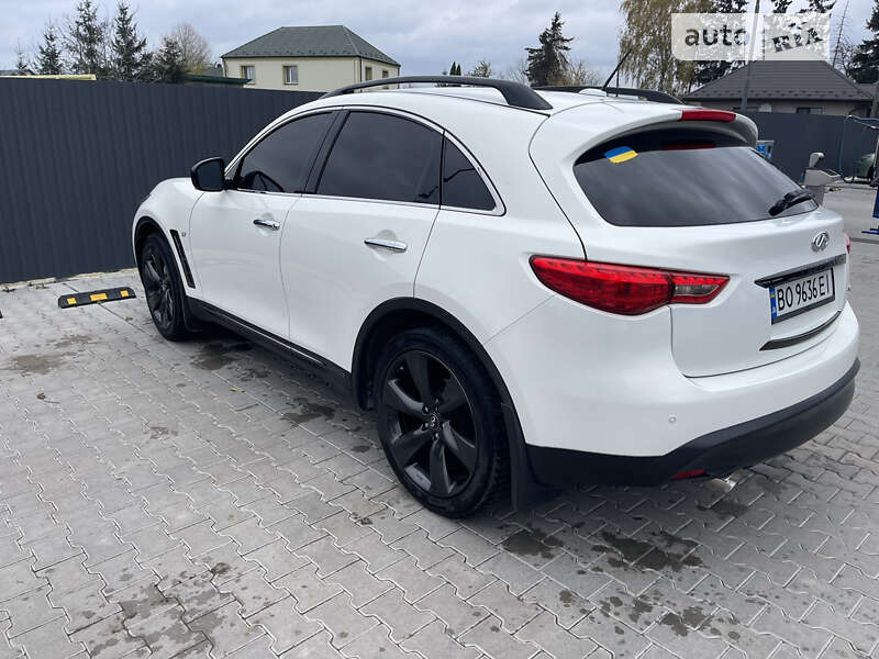 Внедорожник / Кроссовер Infiniti QX70 2014 в Тернополе