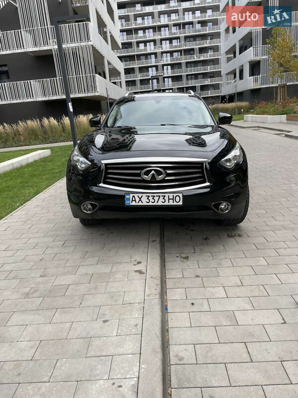 Внедорожник / Кроссовер Infiniti QX70 2013 в Харькове