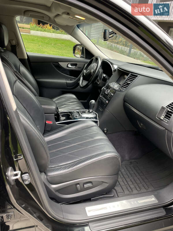 Внедорожник / Кроссовер Infiniti QX70 2013 в Харькове