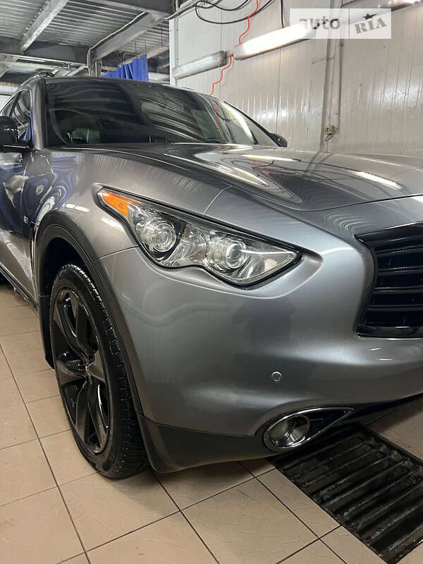 Позашляховик / Кросовер Infiniti QX70 2016 в Вишневому
