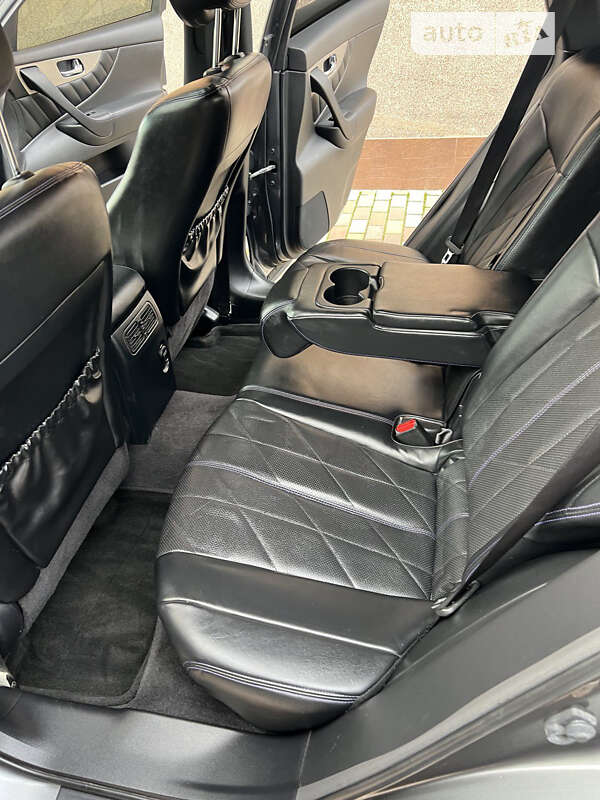 Позашляховик / Кросовер Infiniti QX70 2016 в Вишневому