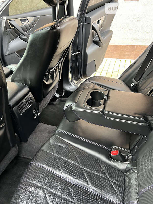 Позашляховик / Кросовер Infiniti QX70 2016 в Вишневому