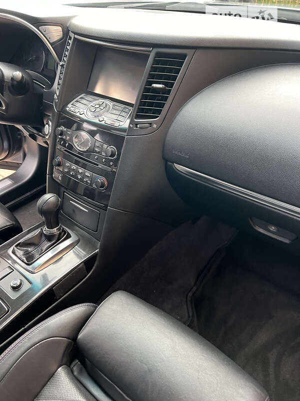 Позашляховик / Кросовер Infiniti QX70 2016 в Вишневому