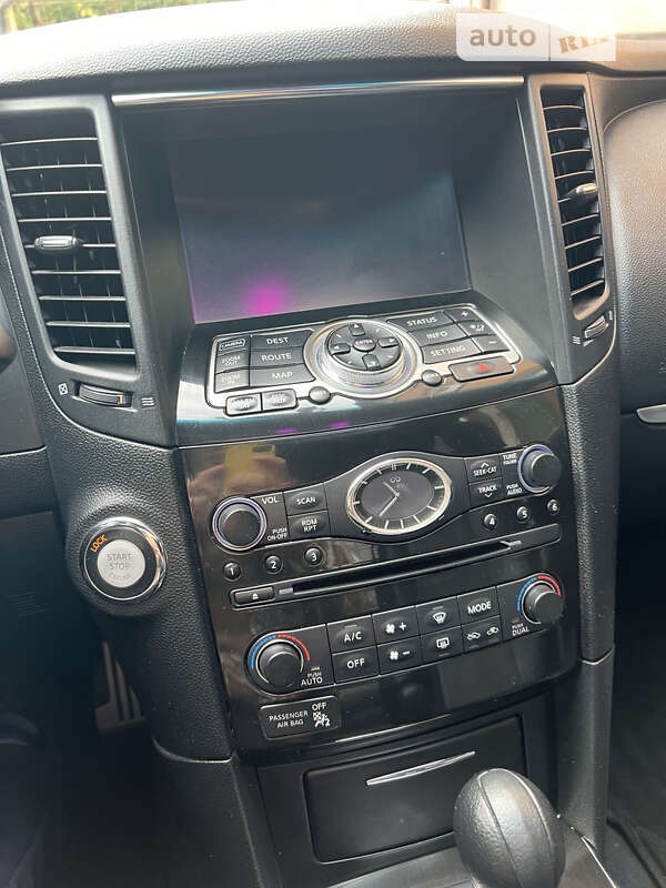 Позашляховик / Кросовер Infiniti QX70 2016 в Вишневому