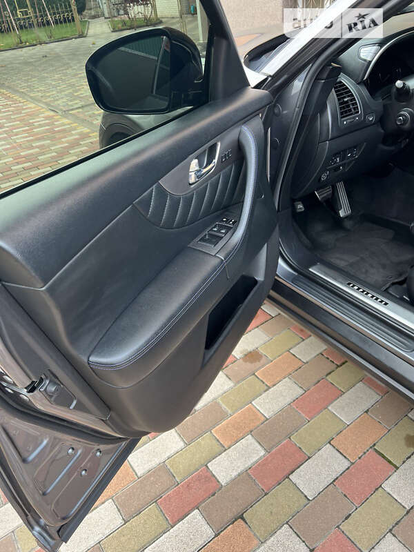 Позашляховик / Кросовер Infiniti QX70 2016 в Вишневому