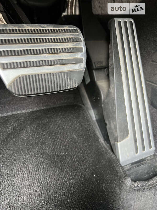 Позашляховик / Кросовер Infiniti QX70 2016 в Вишневому