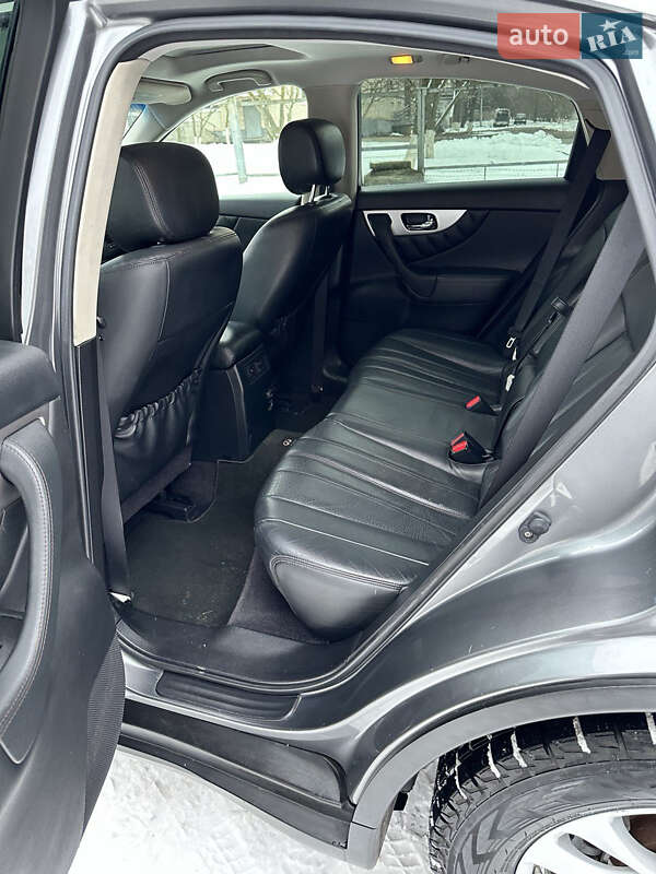 Позашляховик / Кросовер Infiniti QX70 2013 в Южноукраїнську