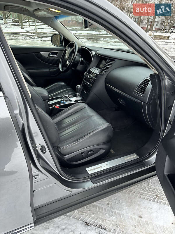 Позашляховик / Кросовер Infiniti QX70 2013 в Южноукраїнську