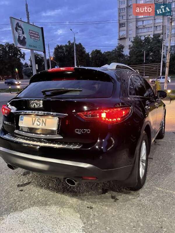 Внедорожник / Кроссовер Infiniti QX70 2015 в Сумах