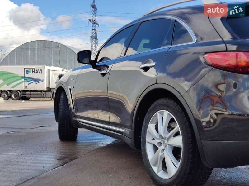 Позашляховик / Кросовер Infiniti QX70 2013 в Львові