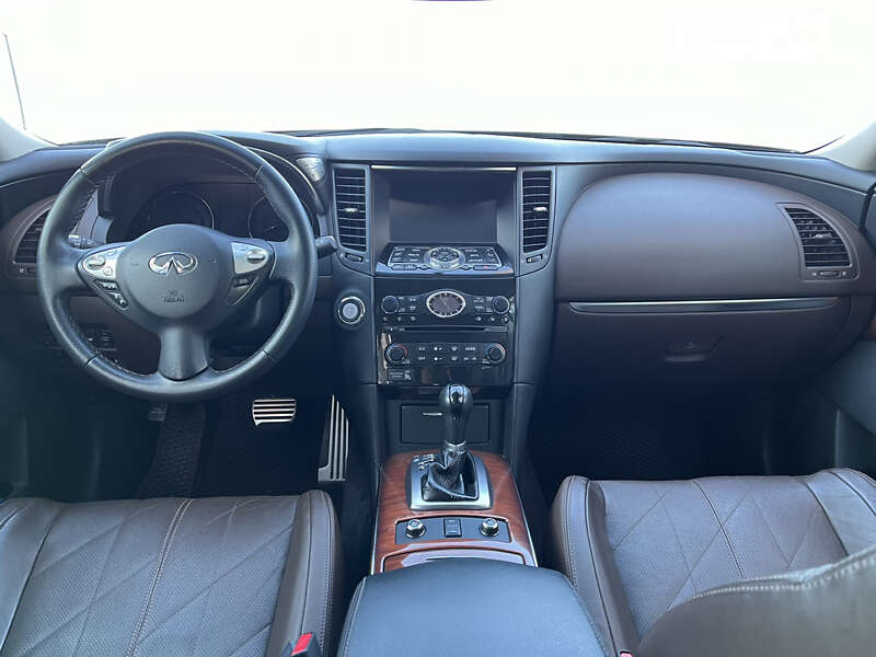 Внедорожник / Кроссовер Infiniti QX70 2015 в Львове
