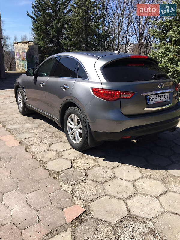 Позашляховик / Кросовер Infiniti QX70 2013 в Южноукраїнську