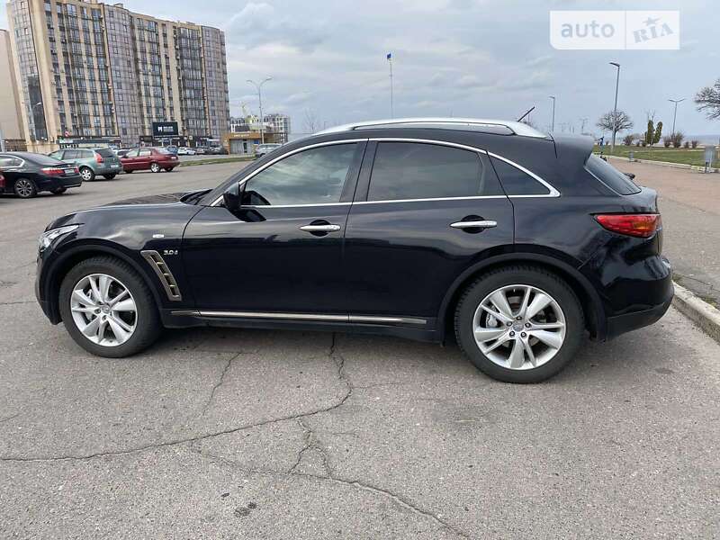 Внедорожник / Кроссовер Infiniti QX70 2015 в Черкассах