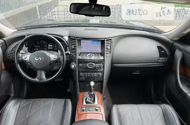 Infiniti QX70 2013