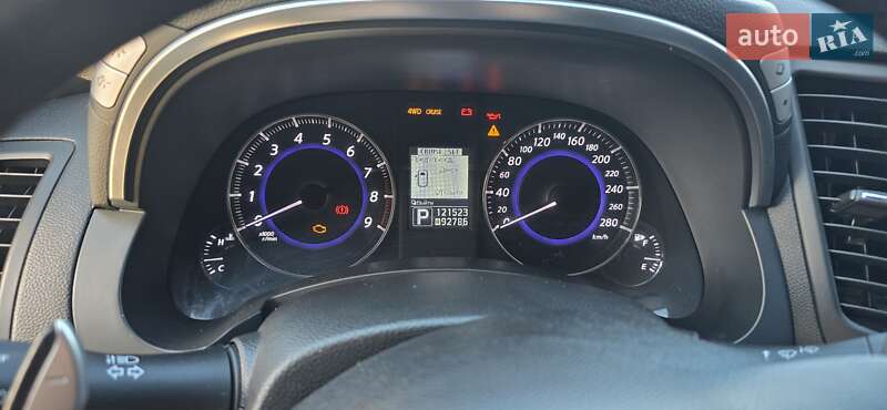 Внедорожник / Кроссовер Infiniti QX70 2013 в Обухове