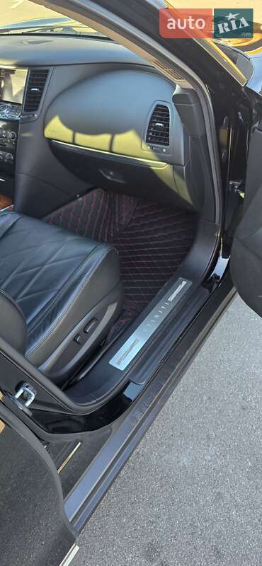 Внедорожник / Кроссовер Infiniti QX70 2013 в Обухове