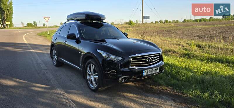 Внедорожник / Кроссовер Infiniti QX70 2013 в Обухове