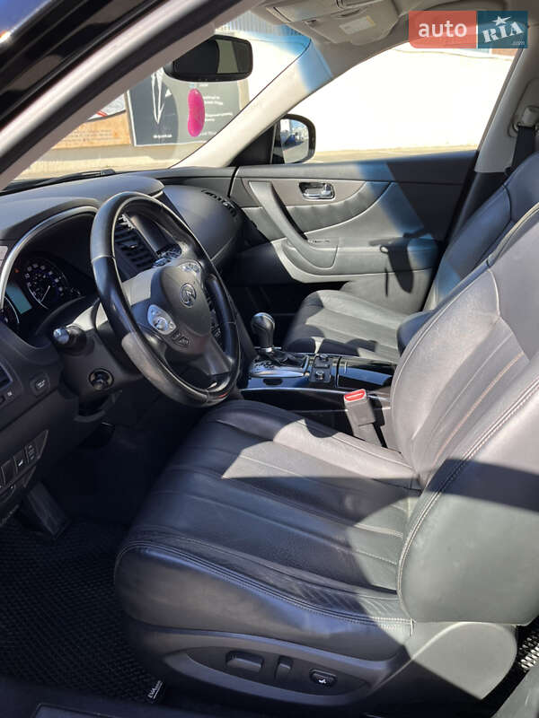 Позашляховик / Кросовер Infiniti QX70 2015 в Одесі