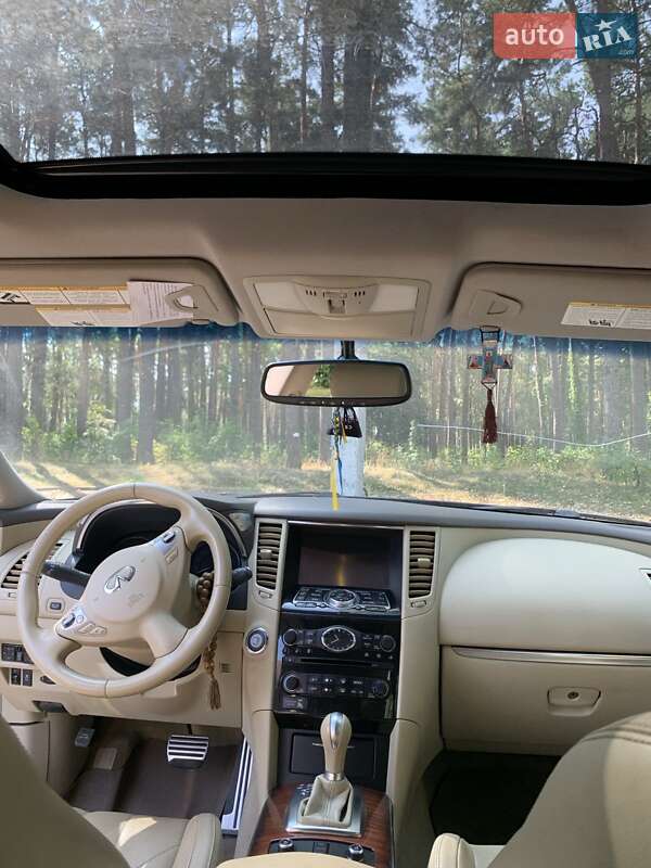 Внедорожник / Кроссовер Infiniti QX70 2014 в Трускавце