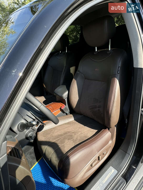 Позашляховик / Кросовер Infiniti QX70 2013 в Дніпрі