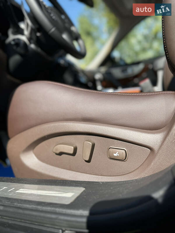 Позашляховик / Кросовер Infiniti QX70 2013 в Дніпрі