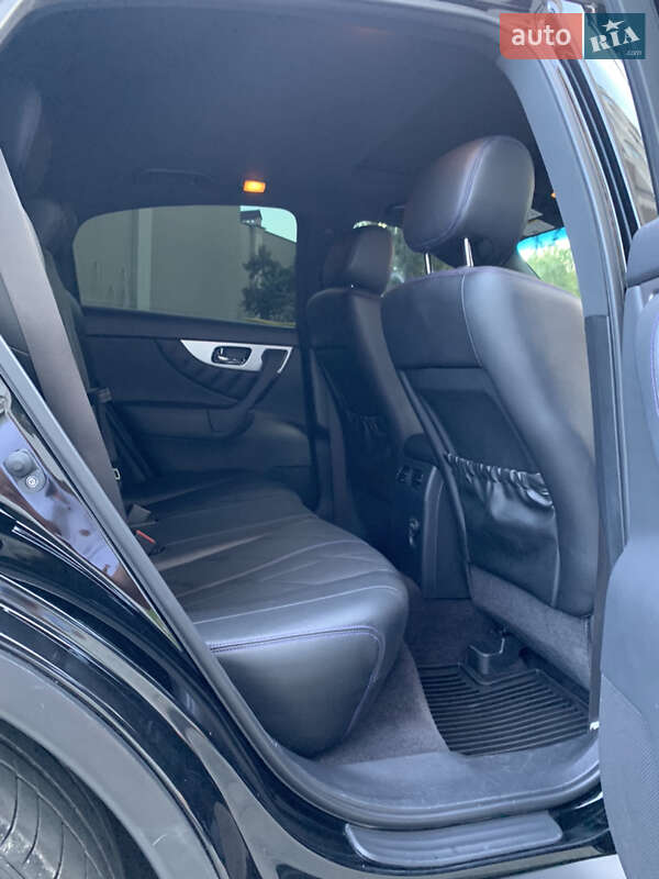 Внедорожник / Кроссовер Infiniti QX70 2015 в Одессе