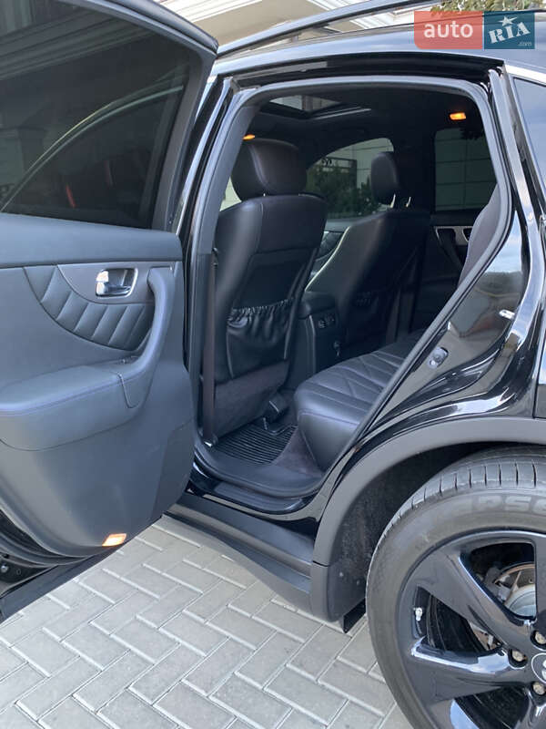 Внедорожник / Кроссовер Infiniti QX70 2015 в Одессе