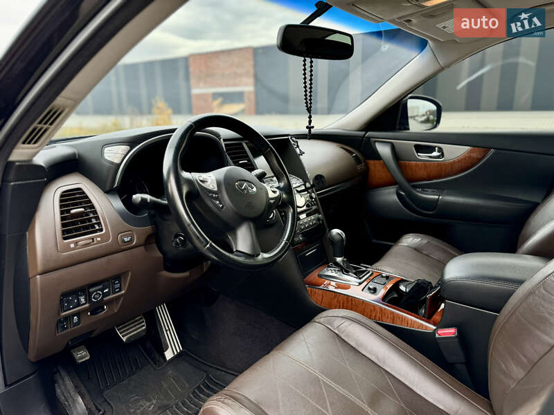 Внедорожник / Кроссовер Infiniti QX70 2016 в Хмельницком