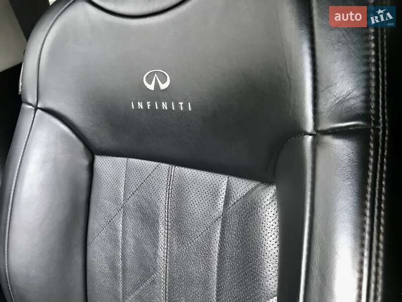 Внедорожник / Кроссовер Infiniti QX70 2013 в Петрове