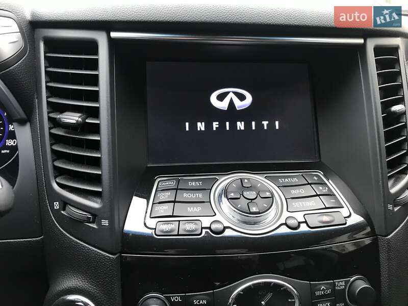 Внедорожник / Кроссовер Infiniti QX70 2013 в Петрове