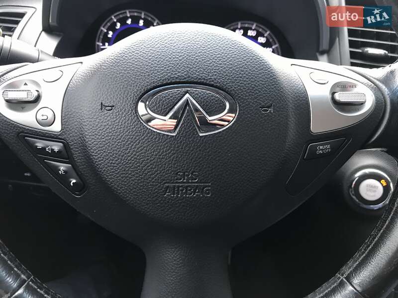 Внедорожник / Кроссовер Infiniti QX70 2013 в Петрове