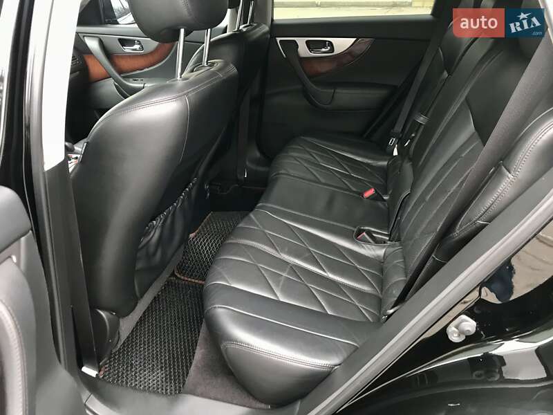 Внедорожник / Кроссовер Infiniti QX70 2013 в Петрове