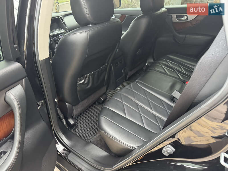 Внедорожник / Кроссовер Infiniti QX70 2013 в Одессе