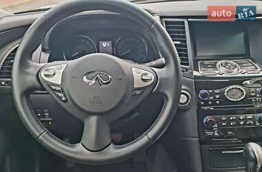 Позашляховик / Кросовер Infiniti QX70 2013 в Києві